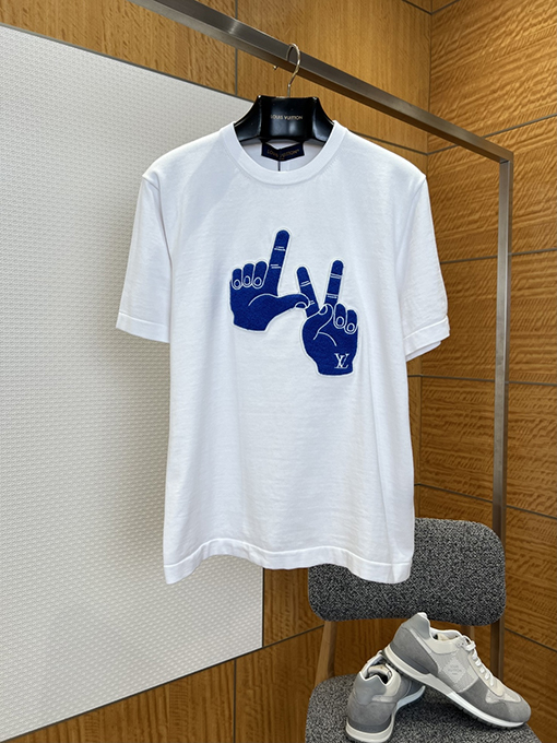 ルイヴィトンスーパーコピー 楽しい手のジェスチャーが刺繍された半袖Tシャツ