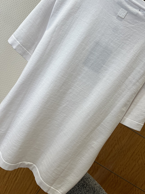 ルイヴィトンスーパーコピー 楽しい手のジェスチャーが刺繍された半袖Tシャツ