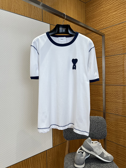 アミ カラーブロックのトリムとハートの刺繍があしらわれた半袖Tシャツ