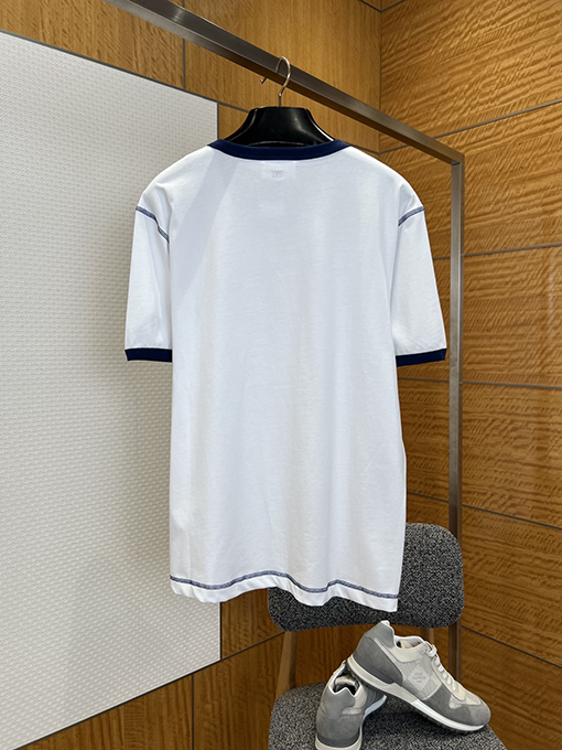 アミ カラーブロックのトリムとハートの刺繍があしらわれた半袖Tシャツ