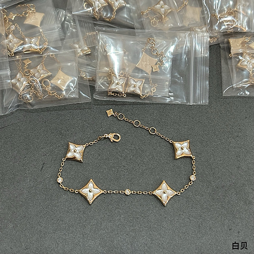 ルイヴィトンスーパーコピー 四つ花模様のピンクの貝殻ブレスレット
