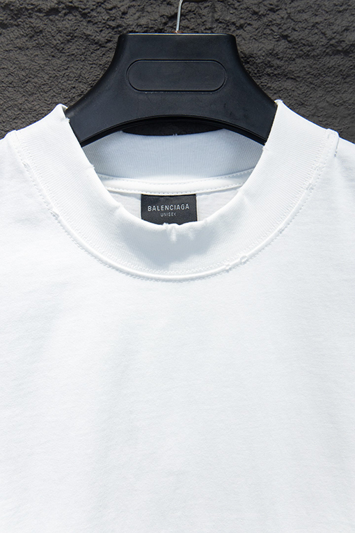 バレンシアガスーパーコピー BALENCIAGA ダメージとダメージをしたプリントの半袖Tシャ