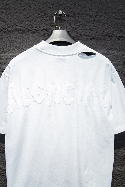 バレンシアガスーパーコピー BALENCIAGA ダメージとダメージをしたプリントの半袖Tシャ