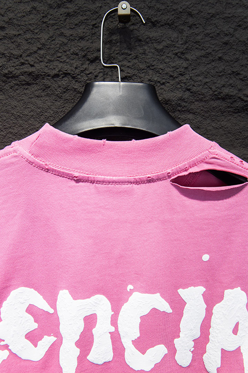 バレンシアガスーパーコピー BALENCIAGA ダメージとダメージをしたプリントの半袖Tシャ