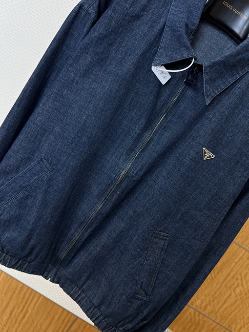 プラダコピー クラシックなロゴ入りデニムラペルジップアップジャケット