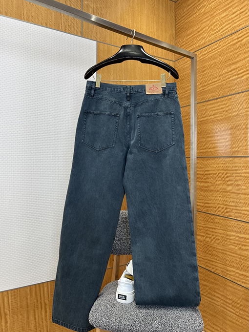 プラダ ダメージをしたストレートレッグジーンズ