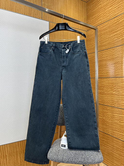プラダ ダメージをしたストレートレッグジーンズ