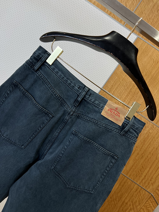 プラダ ダメージをしたストレートレッグジーンズ