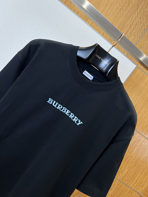 バーバリースーパーコピー BURBERRY カジュアルでクラシックなレタープリントの半袖Tシャツ