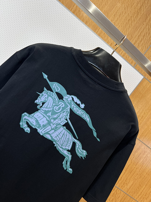 バーバリースーパーコピー BURBERRY カジュアルでクラシックなレタープリントの半袖Tシャツ