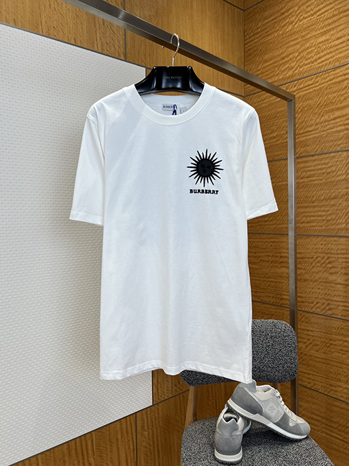 バーバリーコピー BURBERRY 太陽の文字刺繍入りクルーネック半袖Tシャツ