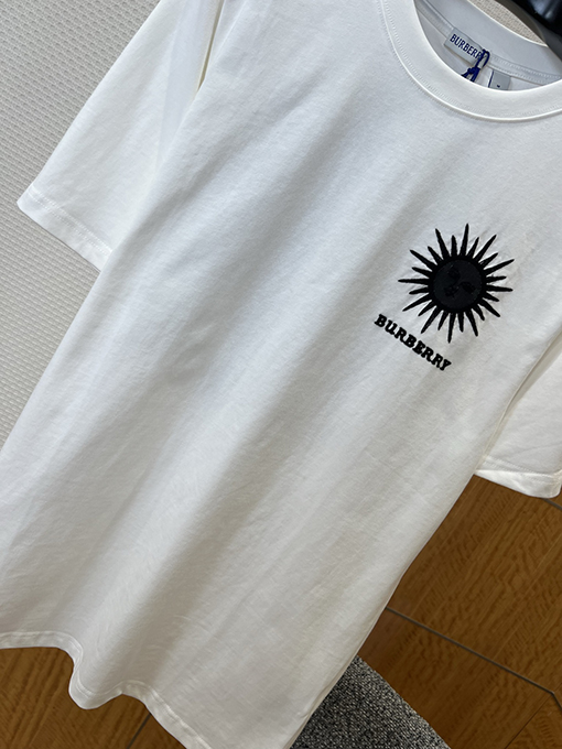 バーバリーコピー BURBERRY 太陽の文字刺繍入りクルーネック半袖Tシャツ
