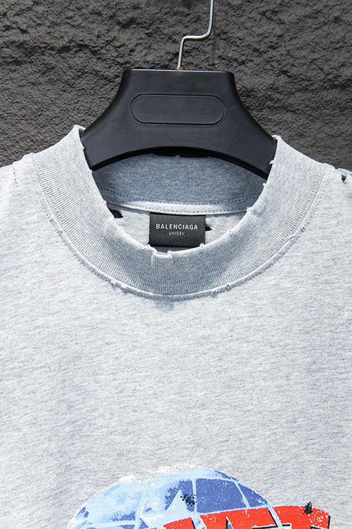 バレンシアガ BALENCIAGA クラシックなダメージと破れをした限定半袖Tシャツ
