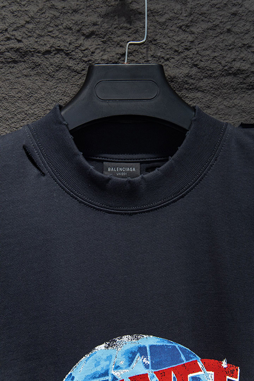 バレンシアガ BALENCIAGA クラシックなダメージと破れをした限定半袖Tシャツ
