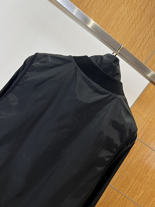 モンクレールスーパーコピー 正真正銘のツーピース、スタンドカラーのジャケットとベストのセット