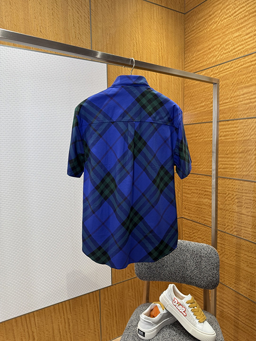 バーバリーコピー チェック柄の軍馬刺繍入り半袖シャツ