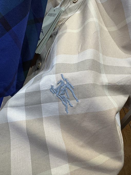 バーバリーコピー チェック柄の軍馬刺繍入り半袖シャツ