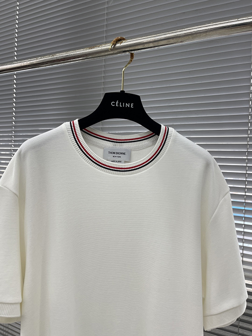 トムブラウン 細かい波状のネックラインとウェビングがの半袖Tシャツ