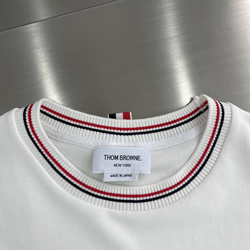 トムブラウン 細かい波状のネックラインとウェビングがの半袖Tシャツ