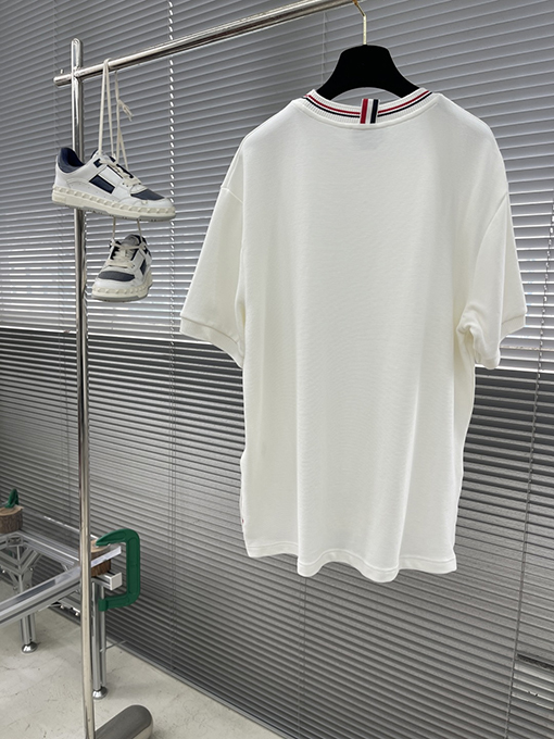 トムブラウン 細かい波状のネックラインとウェビングがの半袖Tシャツ