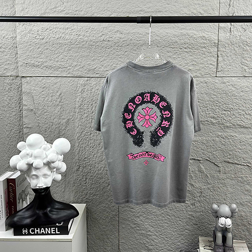 クロムハーツ クラシックなダメージヴィンテージ風の刺繍入り熱転写プリントの半袖Tシャツ