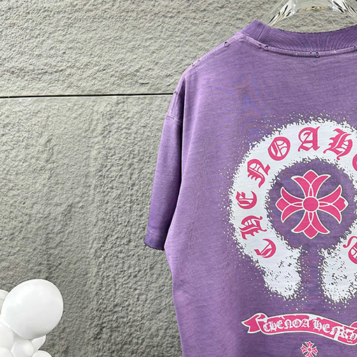 クロムハーツ クラシックなダメージヴィンテージ風の刺繍入り熱転写プリントの半袖Tシャツ