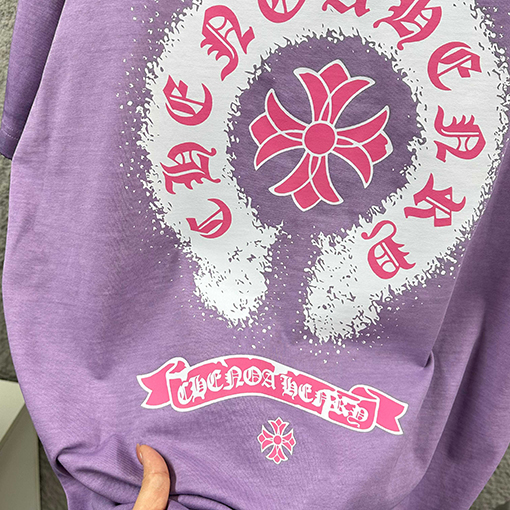 クロムハーツ クラシックなダメージヴィンテージ風の刺繍入り熱転写プリントの半袖Tシャツ