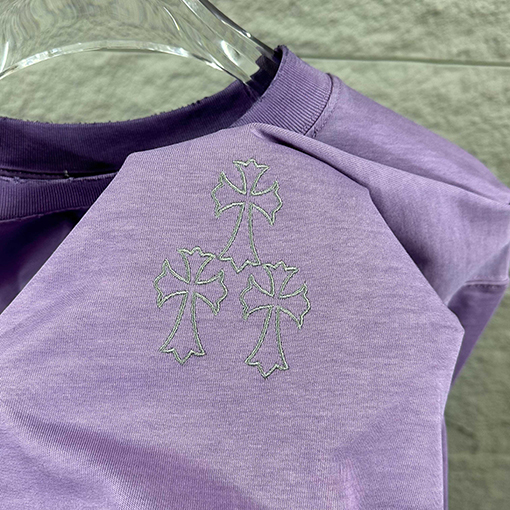 クロムハーツ クラシックなダメージヴィンテージ風の刺繍入り熱転写プリントの半袖Tシャツ