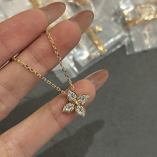 ルイヴィトン 一輪の花のフルダイヤモンドネックレス