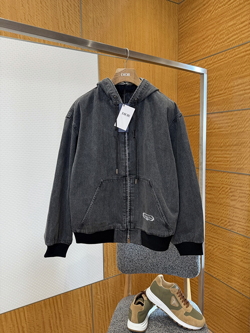 ディオールコピー Christian Dior グレーのロゴ入りデニムジャケット