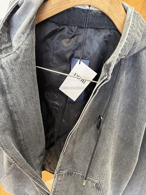 ディオールコピー Christian Dior グレーのロゴ入りデニムジャケット