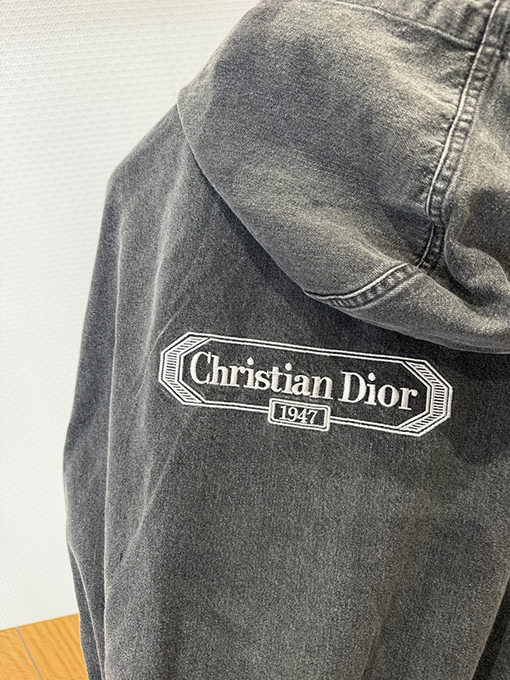 ディオールコピー Christian Dior グレーのロゴ入りデニムジャケット