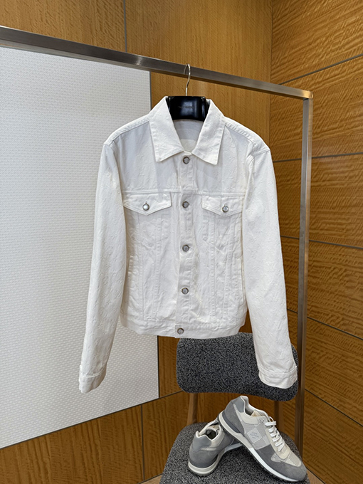 ルイヴィトンスーパーコピー クラシックな全面エンボスデニムジャケット