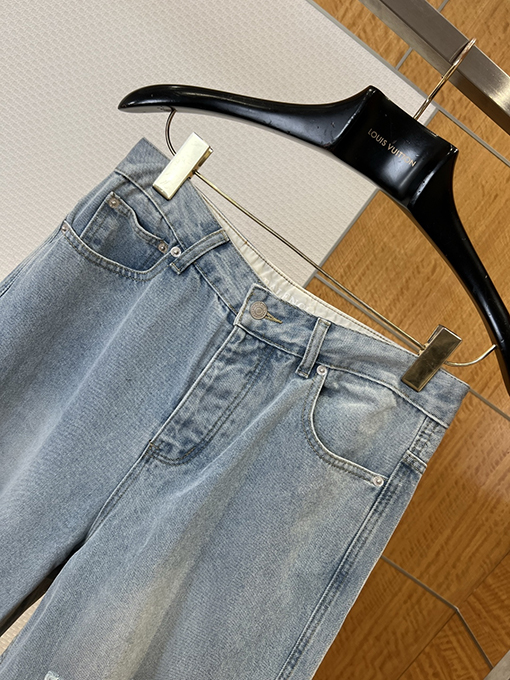 バレンシアガスーパーコピー クラシックのダメージをしたワイドレッグジーンズ