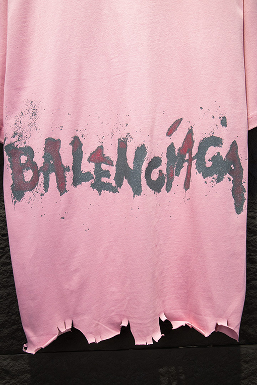 バレンシアガ BALENCIAGA ダメージのグラフィティ刺繍入り半袖Tシャツ