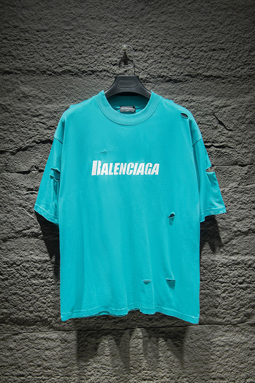 バレンシアガコピー BALENCIAGA クラシックなアーティスティックな破れとひび割れがされた半袖Tシャツ