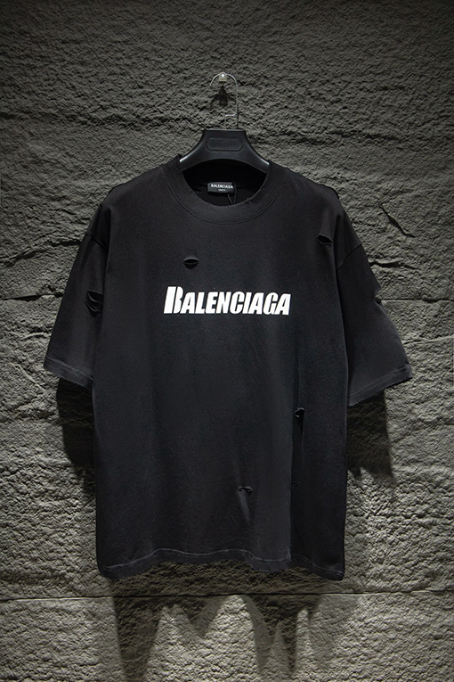 バレンシアガコピー BALENCIAGA クラシックなアーティスティックな破れとひび割れがされた半袖Tシャツ