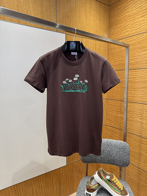 バーバリーコピー BURBERRY ニューデイジーのロゴプリント入りコットン半袖Tシャツ