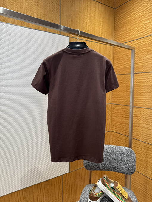 バーバリーコピー BURBERRY ニューデイジーのロゴプリント入りコットン半袖Tシャツ