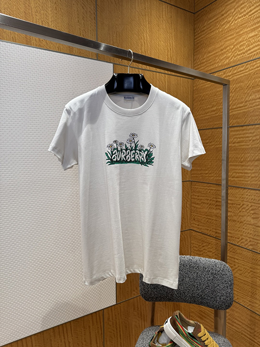 バーバリーコピー BURBERRY ニューデイジーのロゴプリント入りコットン半袖Tシャツ