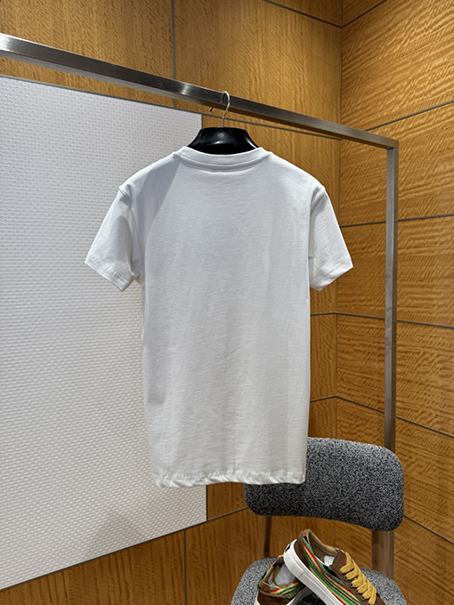 バーバリーコピー BURBERRY ニューデイジーのロゴプリント入りコットン半袖Tシャツ