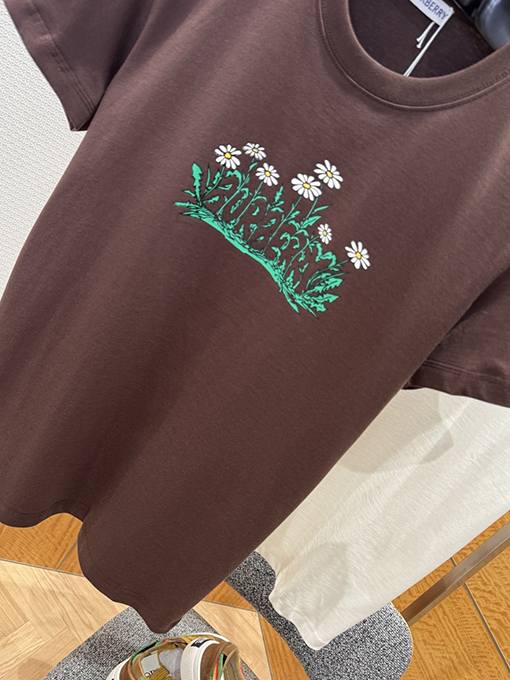 バーバリーコピー BURBERRY ニューデイジーのロゴプリント入りコットン半袖Tシャツ
