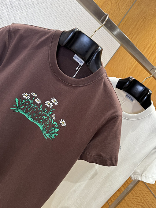 バーバリーコピー BURBERRY ニューデイジーのロゴプリント入りコットン半袖Tシャツ