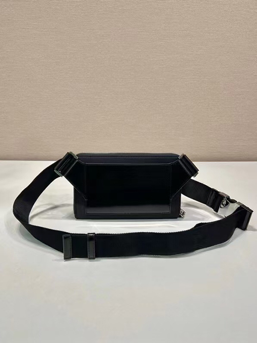 プラダ 新しいクラシックウエストバッグ