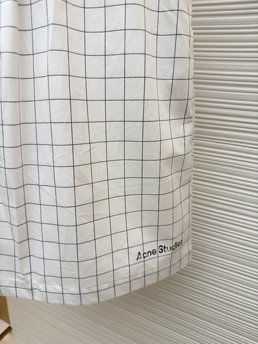 アクネストゥディオズコピー Acne Studios 白と黒のストライプ柄、チェック柄、文字入りストレートレッグカジュアルショーツ