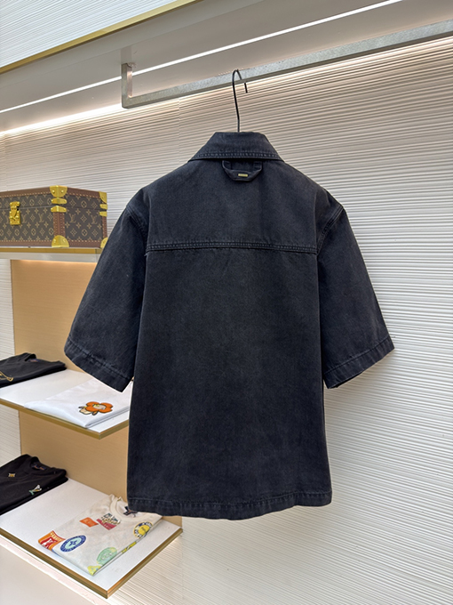 ルイヴィトン クラシックな型押しデニムジャケット