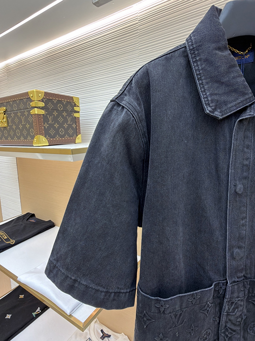 ルイヴィトン クラシックな型押しデニムジャケット