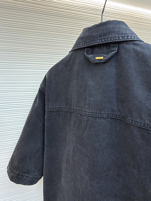 ルイヴィトン クラシックな型押しデニムジャケット