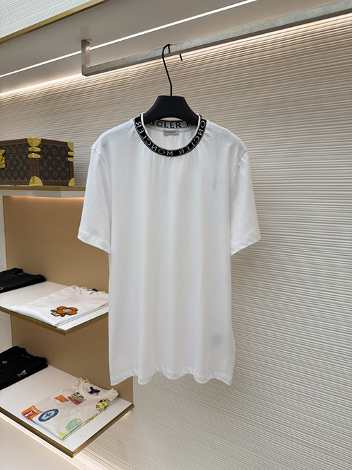 モンクレール プルオーバータイプのロゴ入りコットン半袖Tシャツ