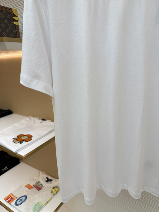 モンクレール プルオーバータイプのロゴ入りコットン半袖Tシャツ